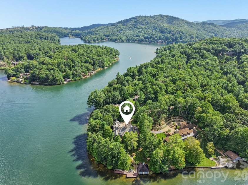 138 Indian Trace, Lake Toxaway, NC 28747.  MLS# CAR4361067, YatesRealty ID 35260. 