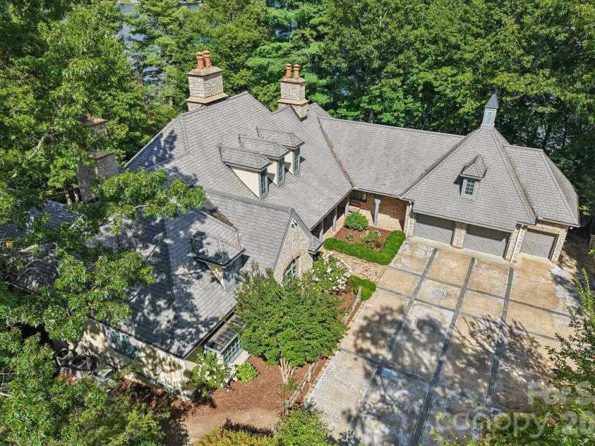 138 Indian Trace, Lake Toxaway, NC 28747.  MLS# CAR4361067, YatesRealty ID 35260. 