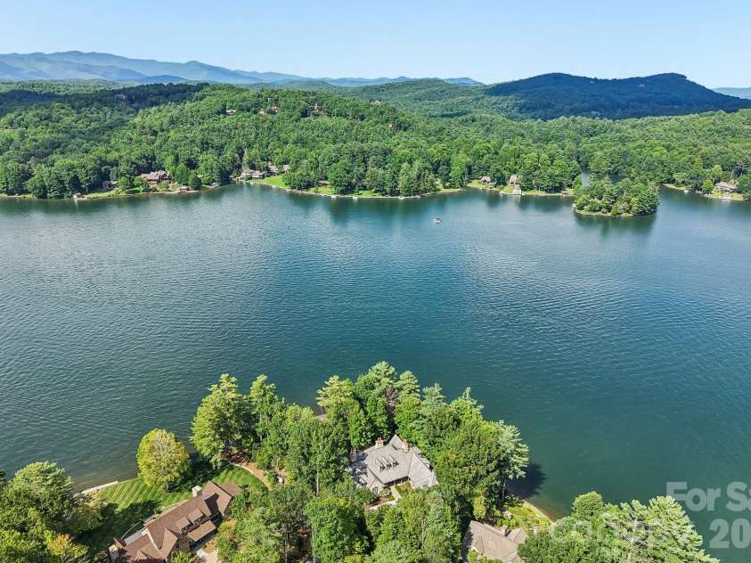 138 Indian Trace, Lake Toxaway, NC 28747.  MLS# CAR4361067, YatesRealty ID 35260. 