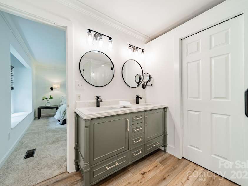 8504 Viking Drive, Waxhaw, NC 28173.  MLS# CAR4295832, YatesRealty ID 35260. 