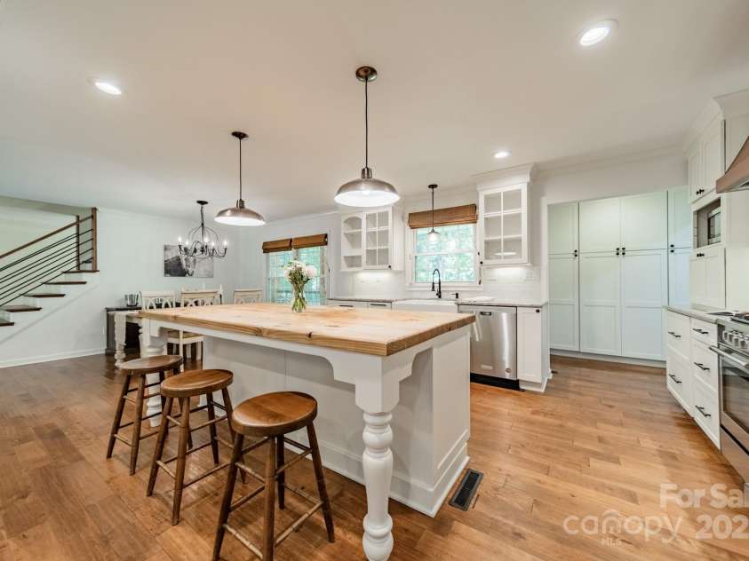 8504 Viking Drive, Waxhaw, NC 28173.  MLS# CAR4295832, YatesRealty ID 35260. 