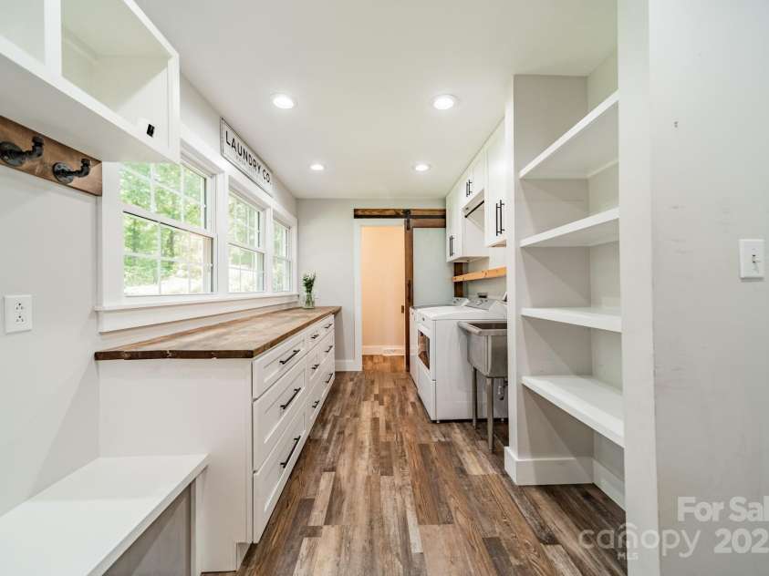 8504 Viking Drive, Waxhaw, NC 28173.  MLS# CAR4295832, YatesRealty ID 35260. 