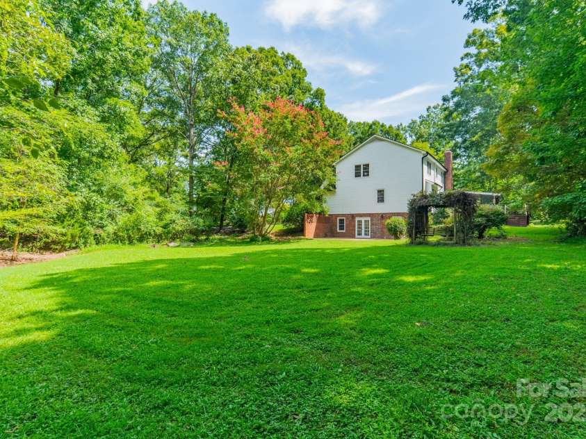 8504 Viking Drive, Waxhaw, NC 28173.  MLS# CAR4295832, YatesRealty ID 35260. 