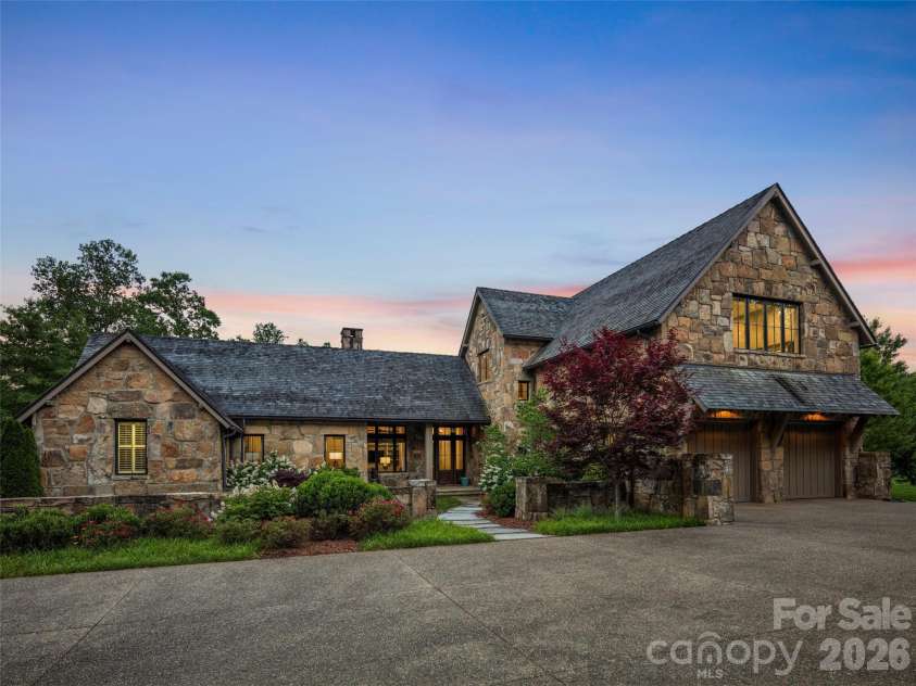 332 Walnut Valley Parkway, Arden, NC 28704.  MLS# CAR4396181, YatesRealty ID 35261. 