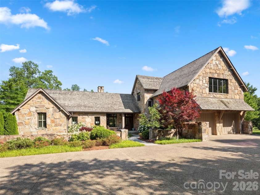 332 Walnut Valley Parkway, Arden, NC 28704.  MLS# CAR4396181, YatesRealty ID 35261. 