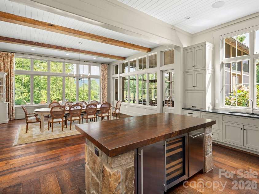 332 Walnut Valley Parkway, Arden, NC 28704.  MLS# CAR4396181, YatesRealty ID 35261. 