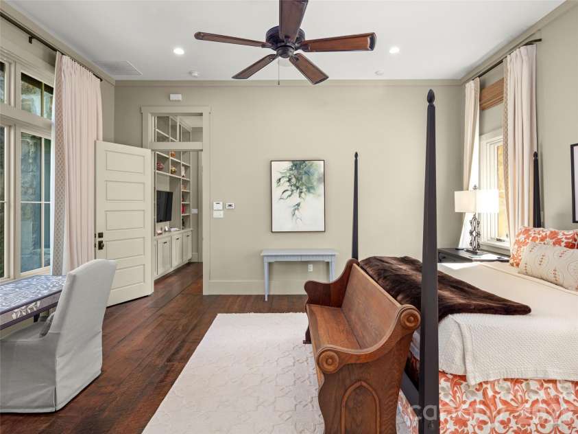 332 Walnut Valley Parkway, Arden, NC 28704.  MLS# CAR4396181, YatesRealty ID 35261. 