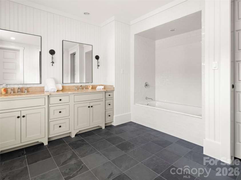 332 Walnut Valley Parkway, Arden, NC 28704.  MLS# CAR4396181, YatesRealty ID 35261. 