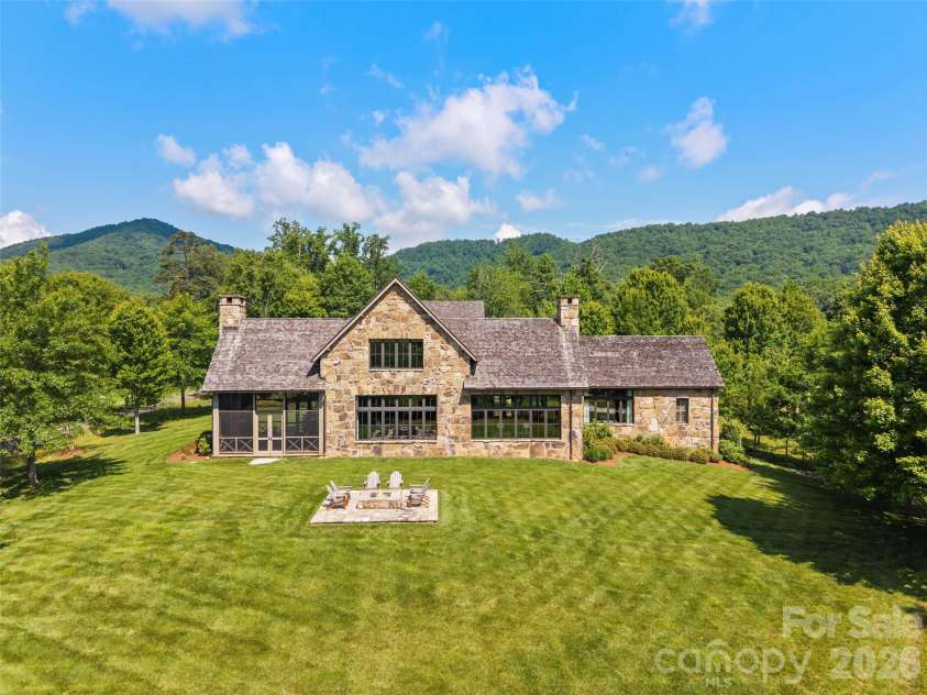 332 Walnut Valley Parkway, Arden, NC 28704.  MLS# CAR4396181, YatesRealty ID 35261. 