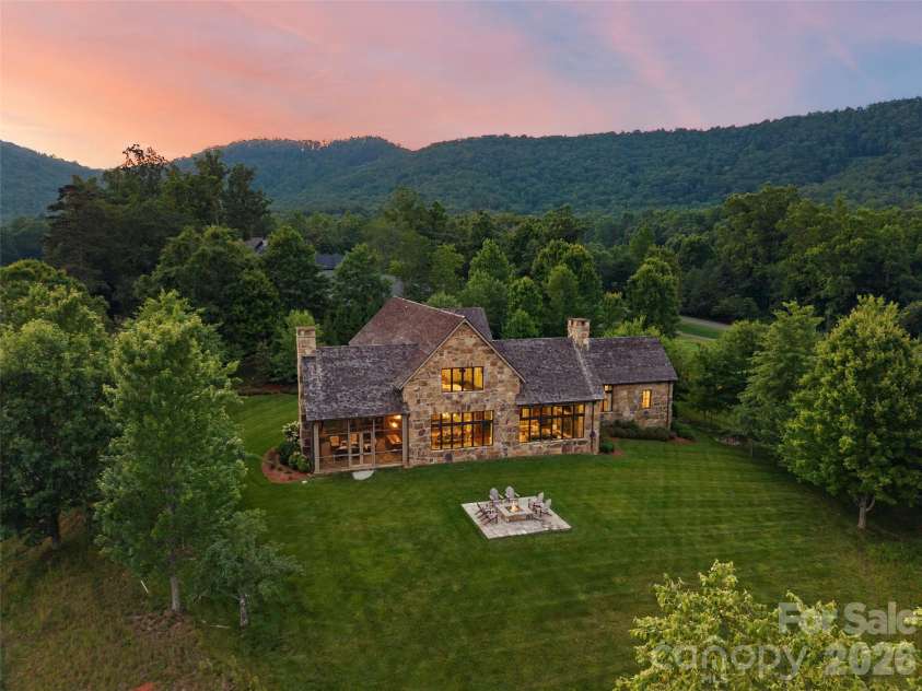 332 Walnut Valley Parkway, Arden, NC 28704.  MLS# CAR4396181, YatesRealty ID 35261. 