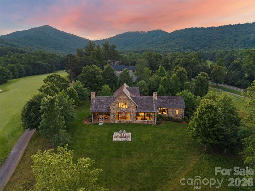 332 Walnut Valley Parkway, Arden, NC 28704.  MLS# CAR4396181, YatesRealty ID 35261. 