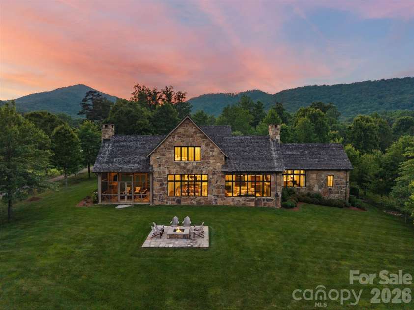 332 Walnut Valley Parkway, Arden, NC 28704.  MLS# CAR4396181, YatesRealty ID 35261. 