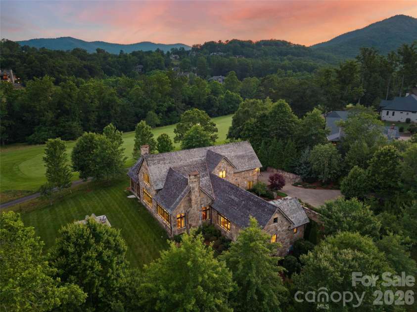 332 Walnut Valley Parkway, Arden, NC 28704.  MLS# CAR4396181, YatesRealty ID 35261. 