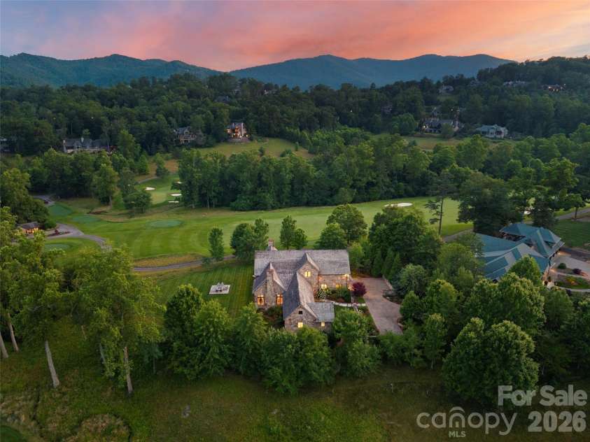 332 Walnut Valley Parkway, Arden, NC 28704.  MLS# CAR4396181, YatesRealty ID 35261. 