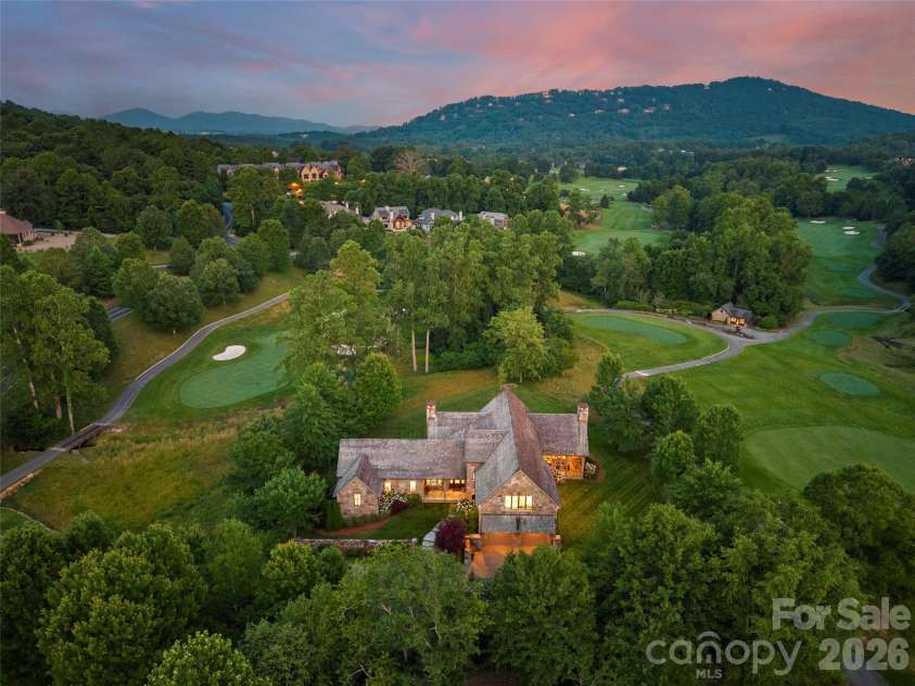 332 Walnut Valley Parkway, Arden, NC 28704.  MLS# CAR4396181, YatesRealty ID 35261. 