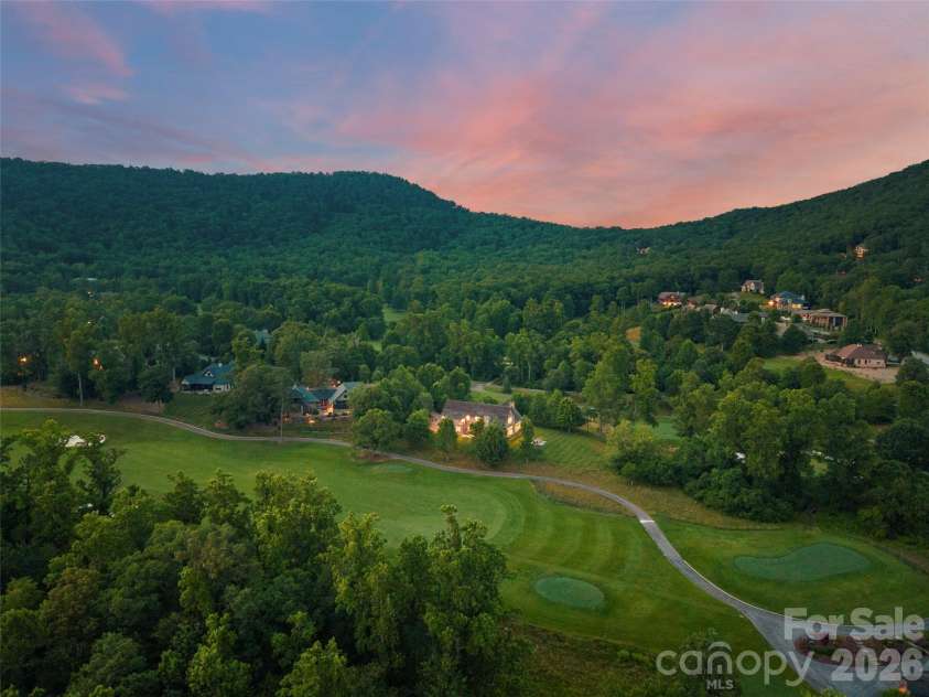 332 Walnut Valley Parkway, Arden, NC 28704.  MLS# CAR4396181, YatesRealty ID 35261. 