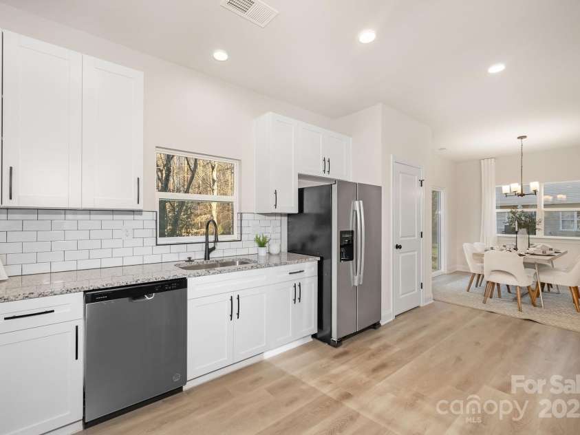 804 Plaza Walk Drive, Charlotte, NC 28215.  MLS# CAR4286683, YatesRealty ID 35261. 