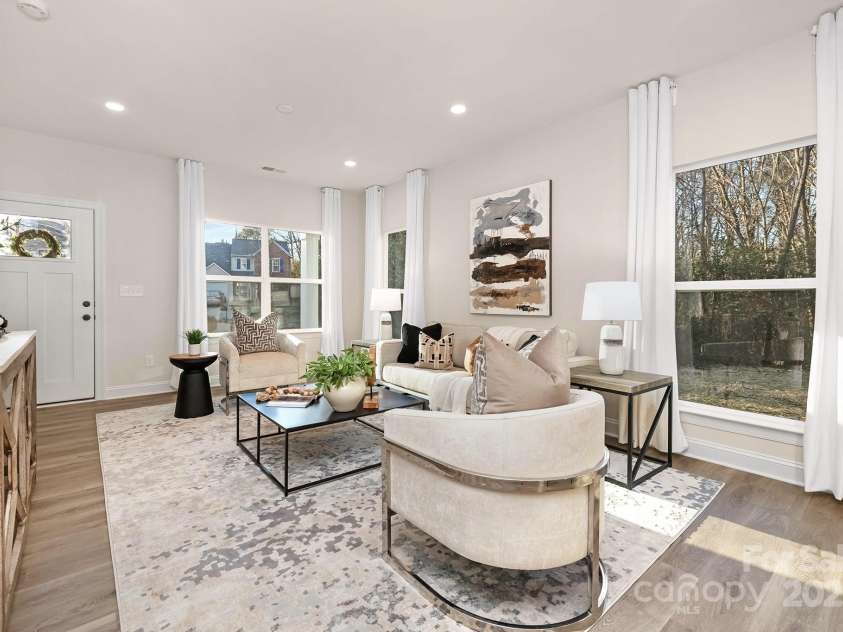 804 Plaza Walk Drive, Charlotte, NC 28215.  MLS# CAR4286683, YatesRealty ID 35261. 
