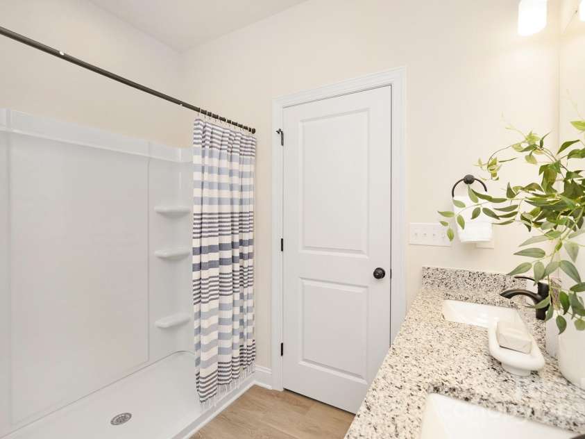 804 Plaza Walk Drive, Charlotte, NC 28215.  MLS# CAR4286683, YatesRealty ID 35261. 