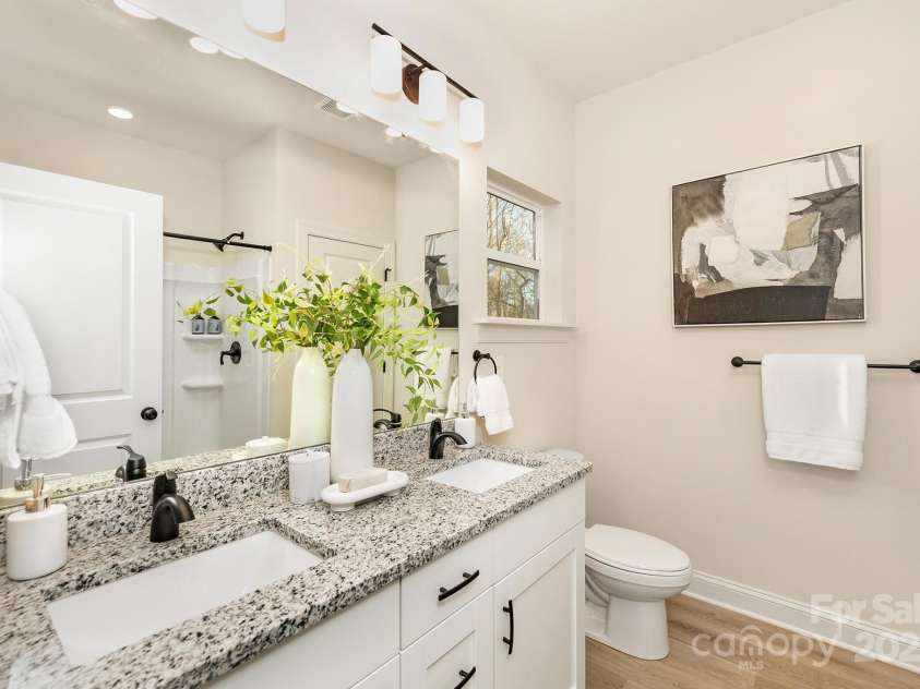 804 Plaza Walk Drive, Charlotte, NC 28215.  MLS# CAR4286683, YatesRealty ID 35261. 