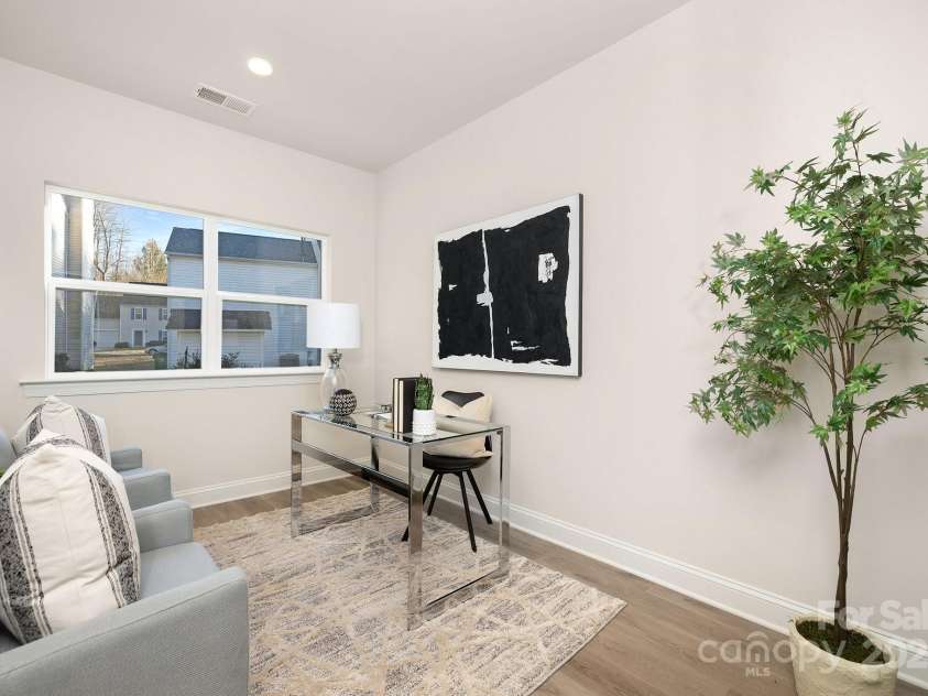 804 Plaza Walk Drive, Charlotte, NC 28215.  MLS# CAR4286683, YatesRealty ID 35261. 