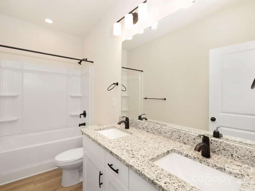 804 Plaza Walk Drive, Charlotte, NC 28215.  MLS# CAR4286683, YatesRealty ID 35261. 