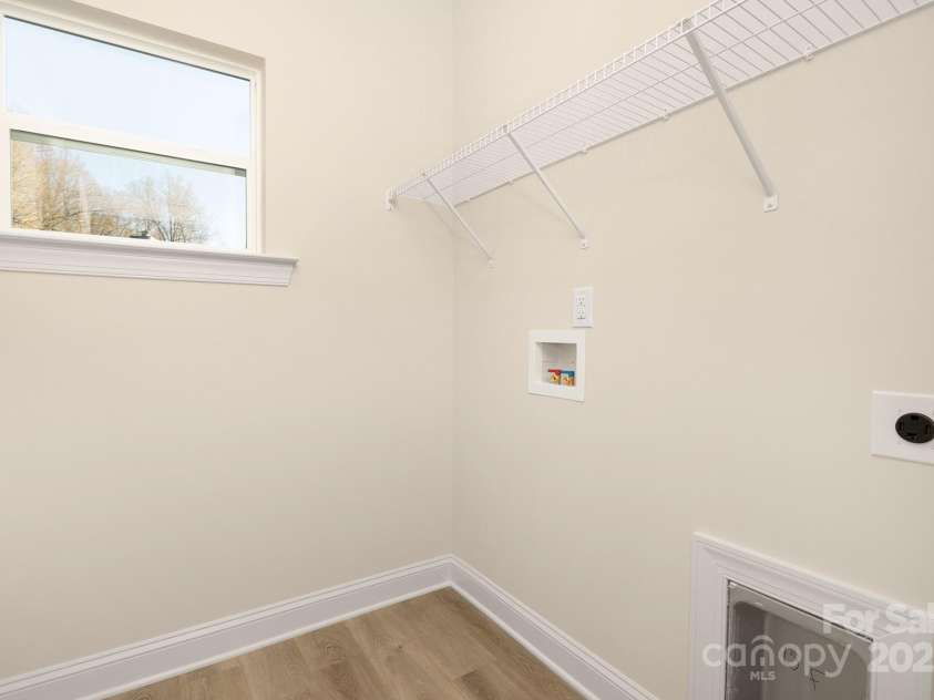 804 Plaza Walk Drive, Charlotte, NC 28215.  MLS# CAR4286683, YatesRealty ID 35261. 