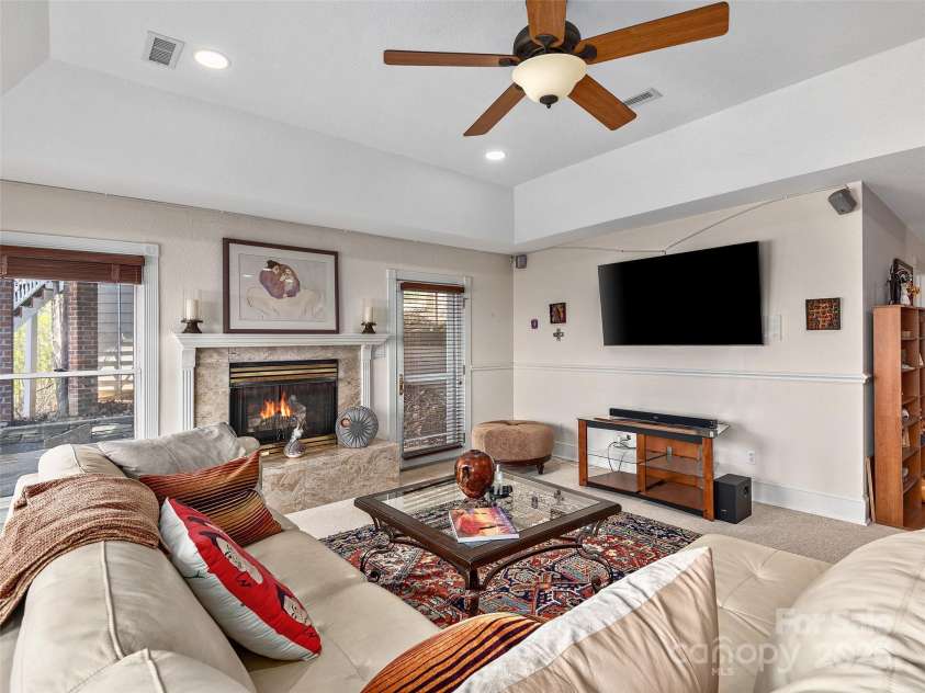 470 Patton Mountain Road, Asheville, NC 28804.  MLS# CAR4241312, YatesRealty ID 35262. 