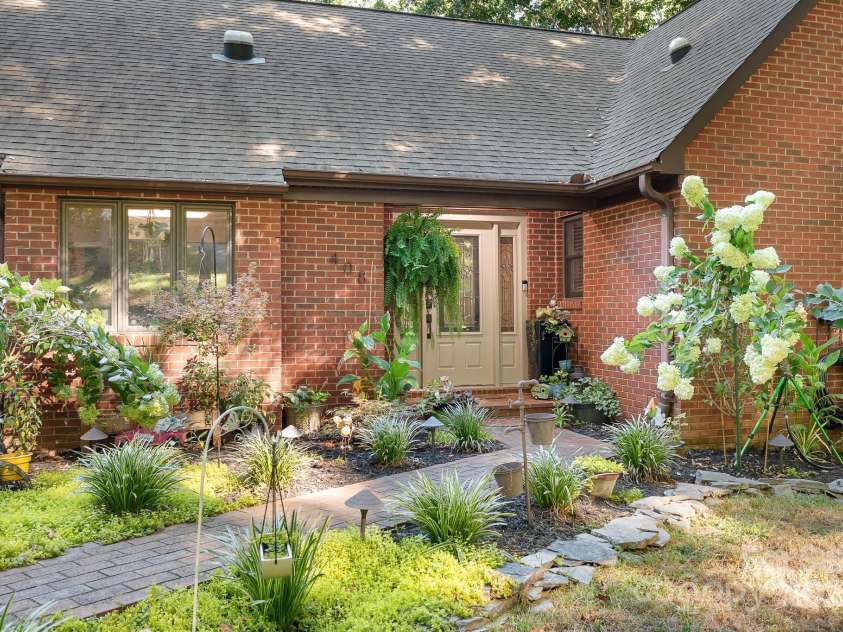 408 Florence Circle, Statesville, NC 28625.  MLS# CAR4287640, YatesRealty ID 35263. 