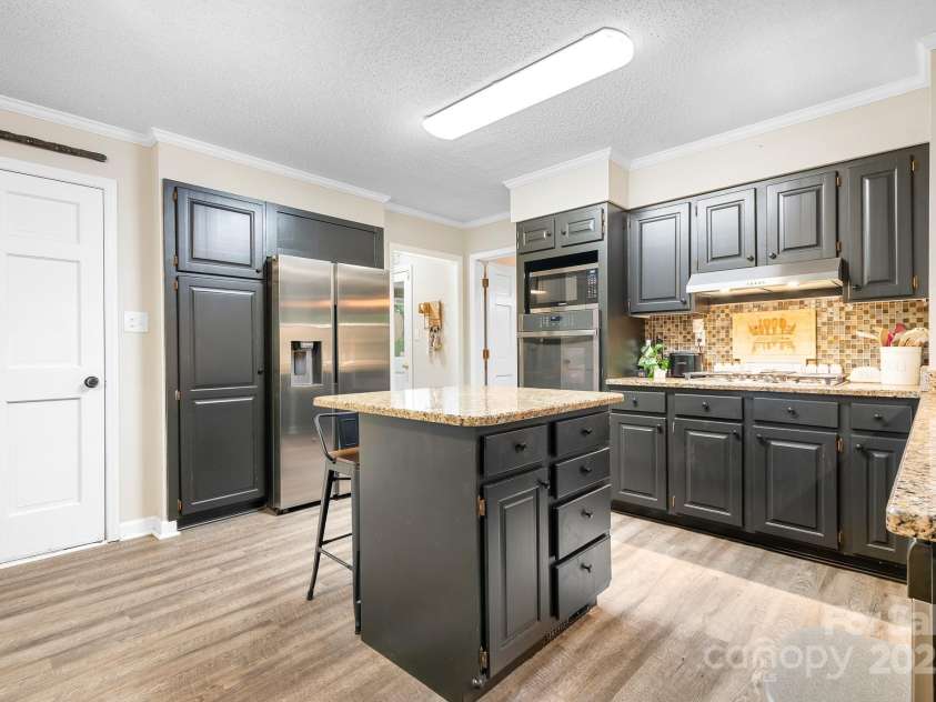 408 Florence Circle, Statesville, NC 28625.  MLS# CAR4287640, YatesRealty ID 35263. 