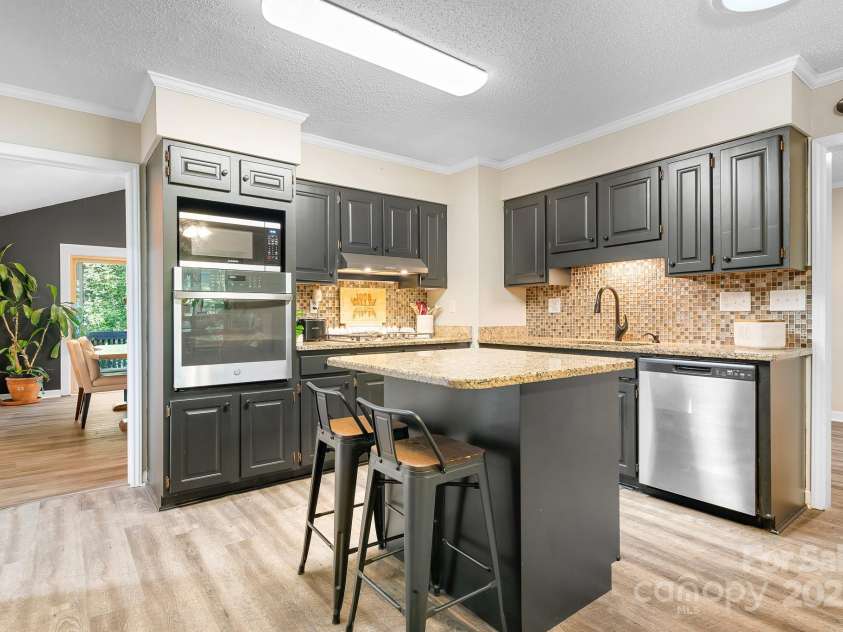 408 Florence Circle, Statesville, NC 28625.  MLS# CAR4287640, YatesRealty ID 35263. 