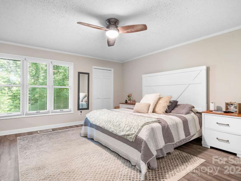 408 Florence Circle, Statesville, NC 28625.  MLS# CAR4287640, YatesRealty ID 35263. 