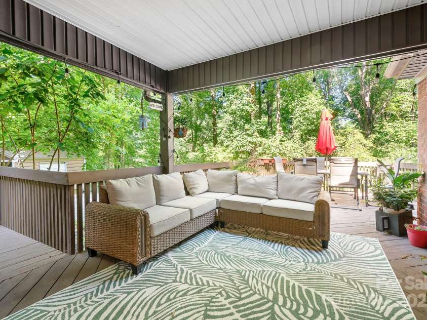 408 Florence Circle, Statesville, NC 28625.  MLS# CAR4287640, YatesRealty ID 35263. 