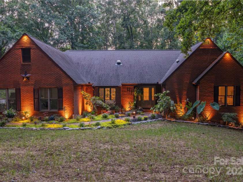 408 Florence Circle, Statesville, NC 28625.  MLS# CAR4287640, YatesRealty ID 35263. 