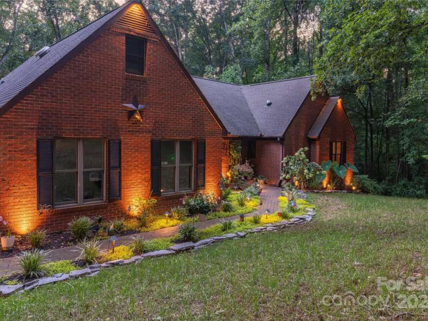 408 Florence Circle, Statesville, NC 28625.  MLS# CAR4287640, YatesRealty ID 35263. 