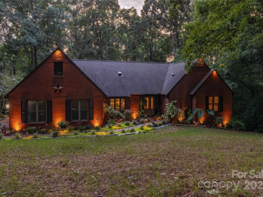 408 Florence Circle, Statesville, NC 28625.  MLS# CAR4287640, YatesRealty ID 35263. 