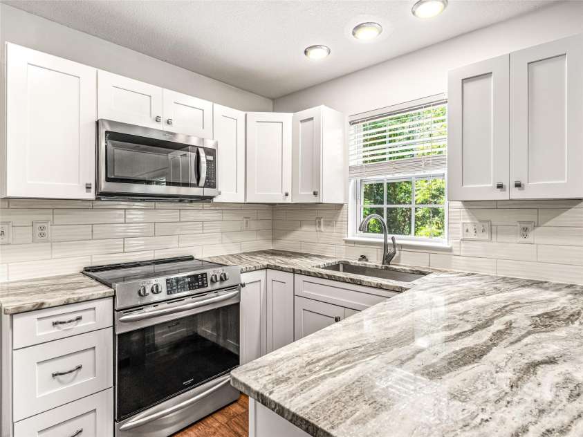 112 Creekside Drive, Brevard, NC 28712.  MLS# CAR4297449, YatesRealty ID 35264. 