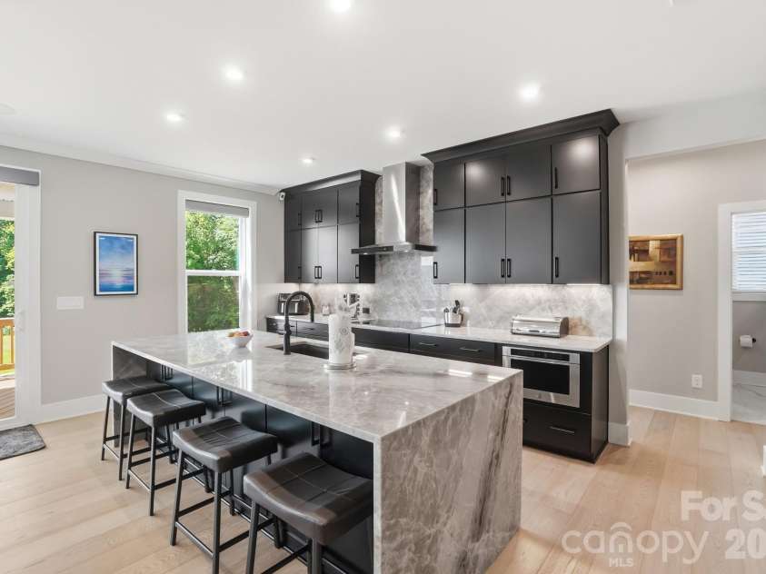 5225 Glenwalk Drive, Charlotte, NC 28269.  MLS# CAR4381104, YatesRealty ID 35264. Chef's kitchen with quartz waterfall island