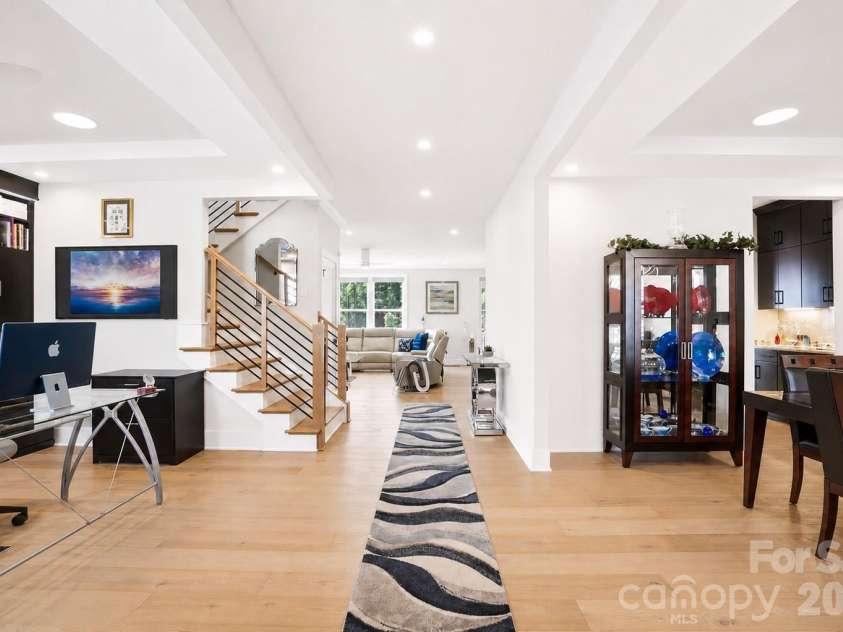 5225 Glenwalk Drive, Charlotte, NC 28269.  MLS# CAR4381104, YatesRealty ID 35264. Foyer AI altered with blue paint removed(paint credit offered)