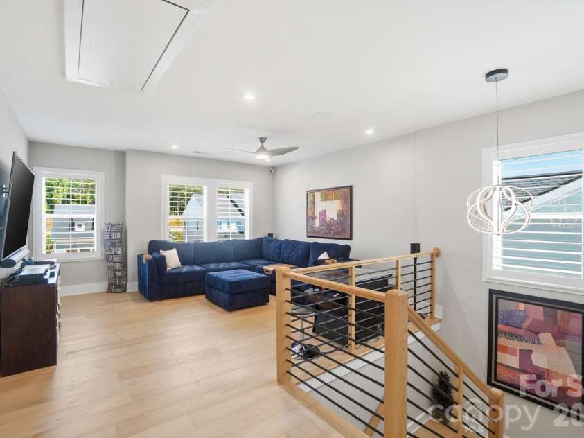 5225 Glenwalk Drive, Charlotte, NC 28269.  MLS# CAR4381104, YatesRealty ID 35264. Huge loft upstairs