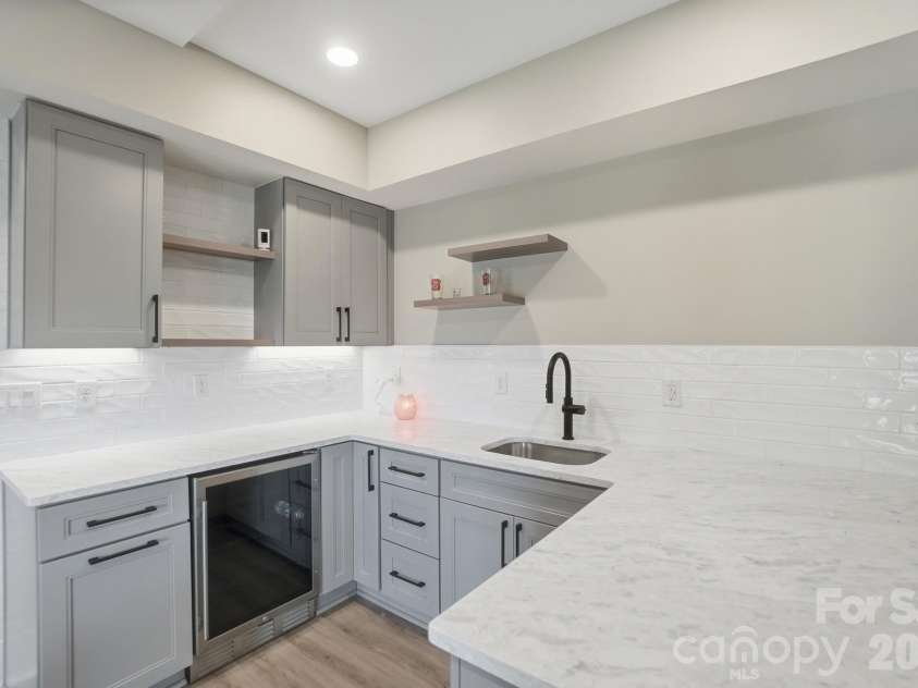 5225 Glenwalk Drive, Charlotte, NC 28269.  MLS# CAR4381104, YatesRealty ID 35264. Kitchenette with beverage fridge