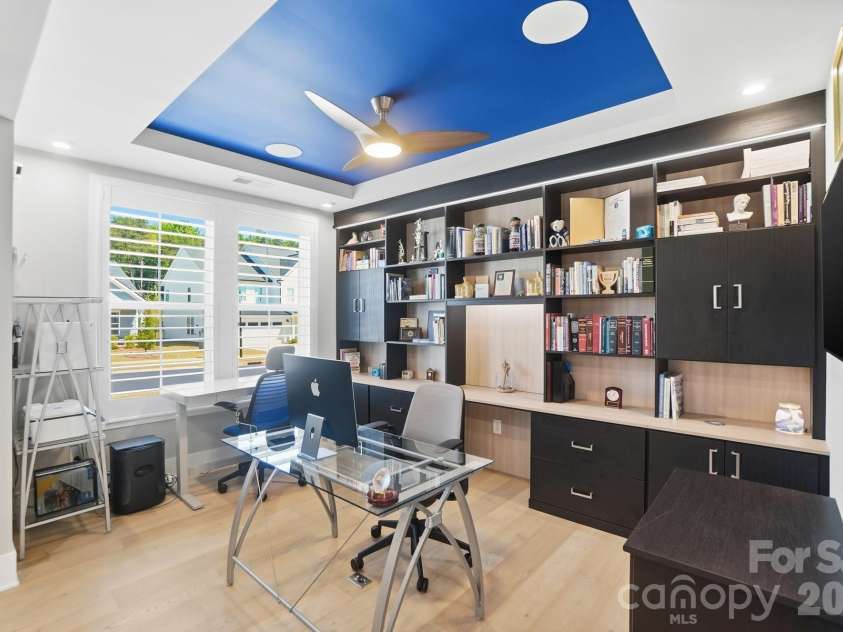 5225 Glenwalk Drive, Charlotte, NC 28269.  MLS# CAR4381104, YatesRealty ID 35264. Office with built-ins and lighting
