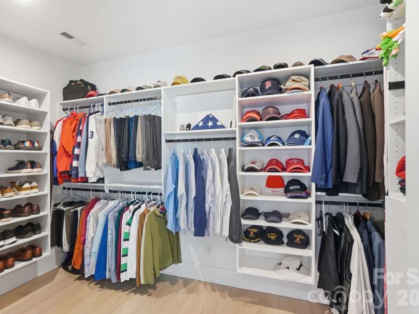 5225 Glenwalk Drive, Charlotte, NC 28269.  MLS# CAR4381104, YatesRealty ID 35264. Primary closet with organizers