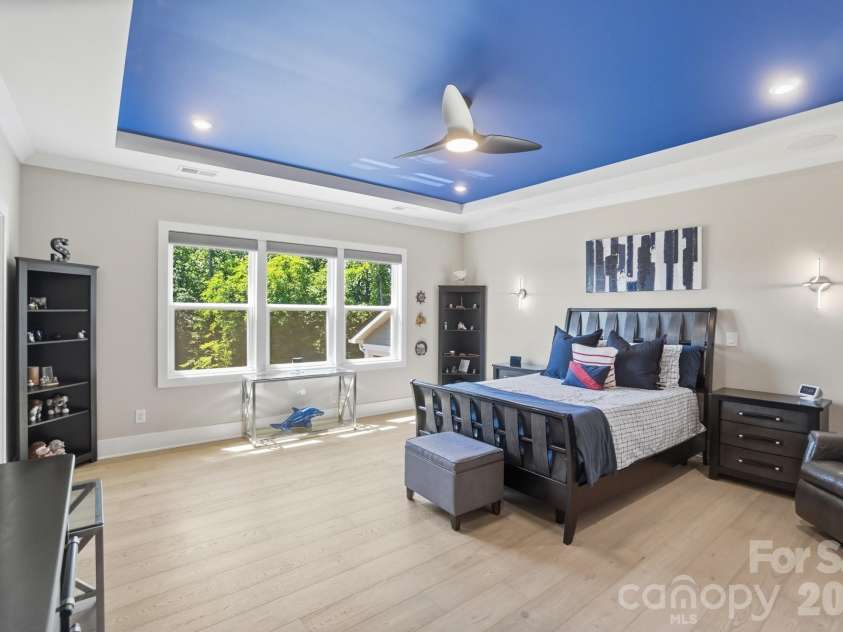 5225 Glenwalk Drive, Charlotte, NC 28269.  MLS# CAR4381104, YatesRealty ID 35264. Primary Oversized Bedroom