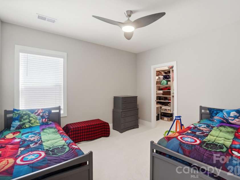 5225 Glenwalk Drive, Charlotte, NC 28269.  MLS# CAR4381104, YatesRealty ID 35264. Secondary bedroom 2 with closet organizer