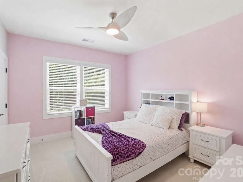 5225 Glenwalk Drive, Charlotte, NC 28269.  MLS# CAR4381104, YatesRealty ID 35264. Secondary bedroom