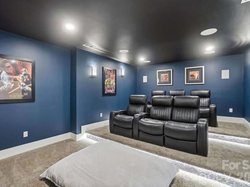 5225 Glenwalk Drive, Charlotte, NC 28269.  MLS# CAR4381104, YatesRealty ID 35264. The jewel of the home