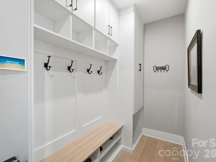 5225 Glenwalk Drive, Charlotte, NC 28269.  MLS# CAR4413191, YatesRealty ID 35264. Drop Zone