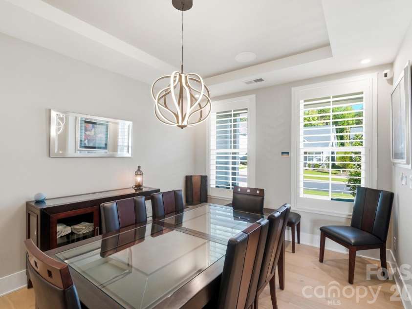 5225 Glenwalk Drive, Charlotte, NC 28269.  MLS# CAR4413191, YatesRealty ID 35264. Formal Dining Room