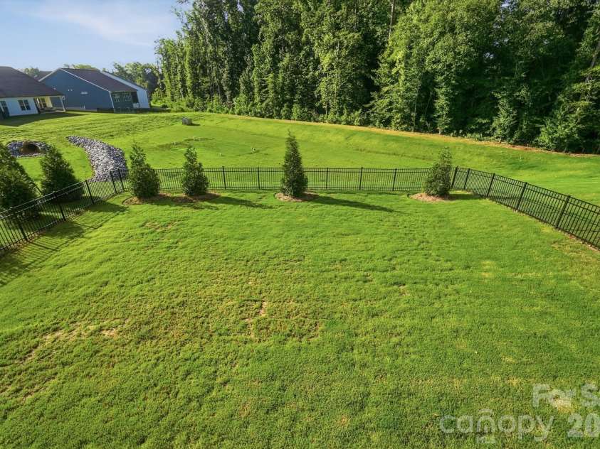 5225 Glenwalk Drive, Charlotte, NC 28269.  MLS# CAR4413191, YatesRealty ID 35264. Fully fenced Backyard